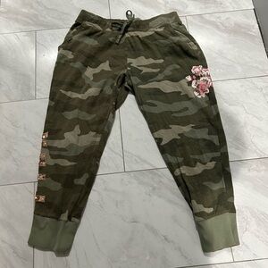 Vs pink limited edition camo rose gold sequins and pink hibiscus 🌺 flower size L